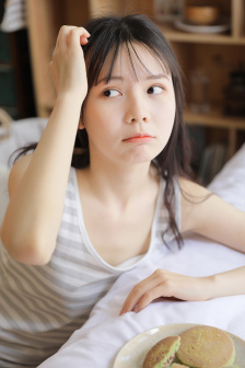 拥抱时感觉有个东西